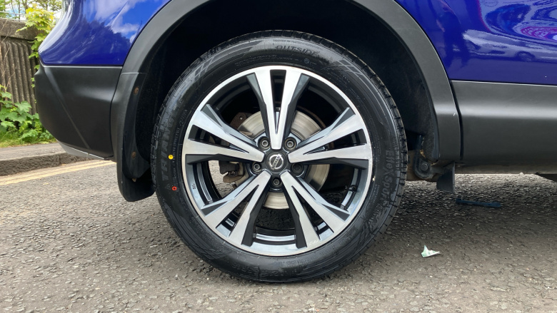 Nissan Qashqai 1.3 DiG-T N-Connecta 5dr Petrol Hatchback